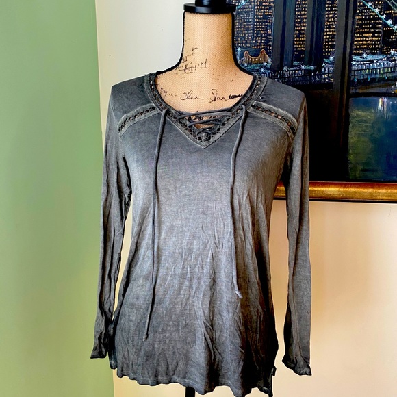 1.4.3. Story by Line Up Tops - 🎀143 story lace up front ombré grey top small